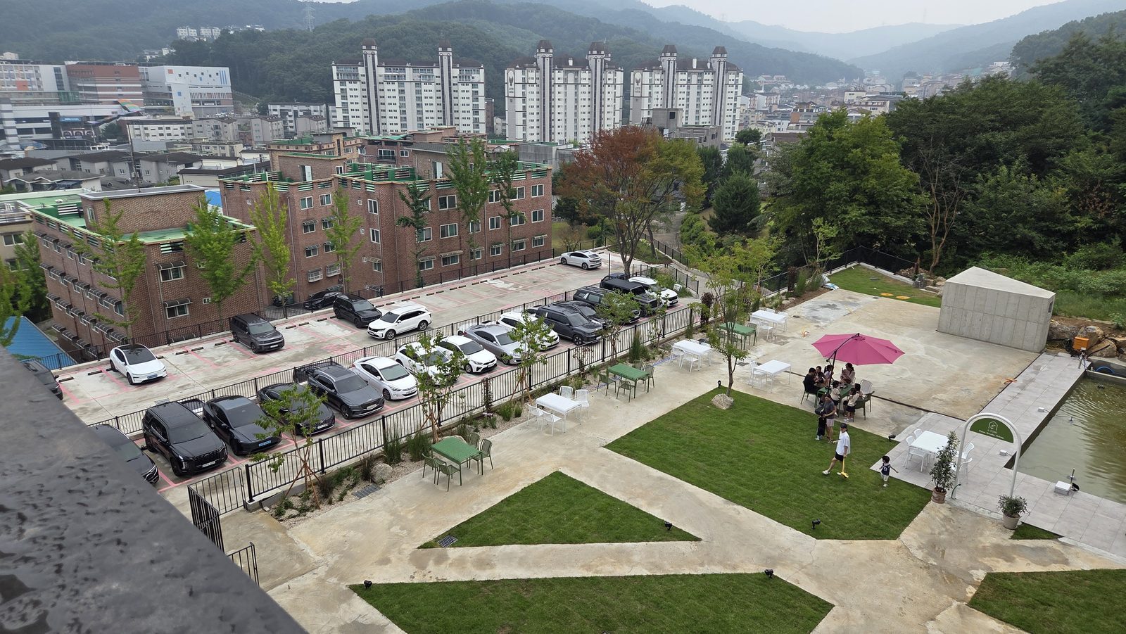 숨포레 야외 정원과 잔디 마당